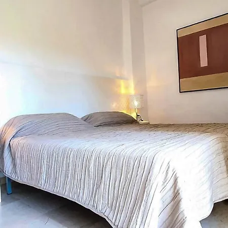 Skol 233. Wonderful Two Bedroom In Center. Apartment *