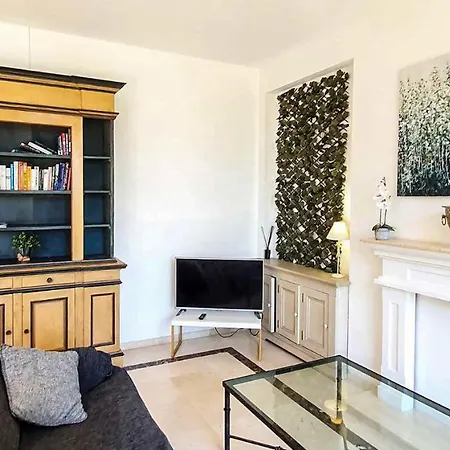 Skol 233. Wonderful Two Bedroom In Center. Apartment