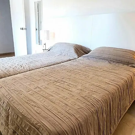 Apartment Skol 233. Wonderful Two Bedroom In Center.