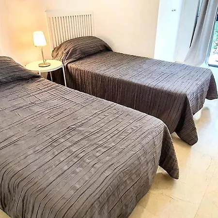 Apartment Skol 233. Wonderful Two Bedroom In Center. *